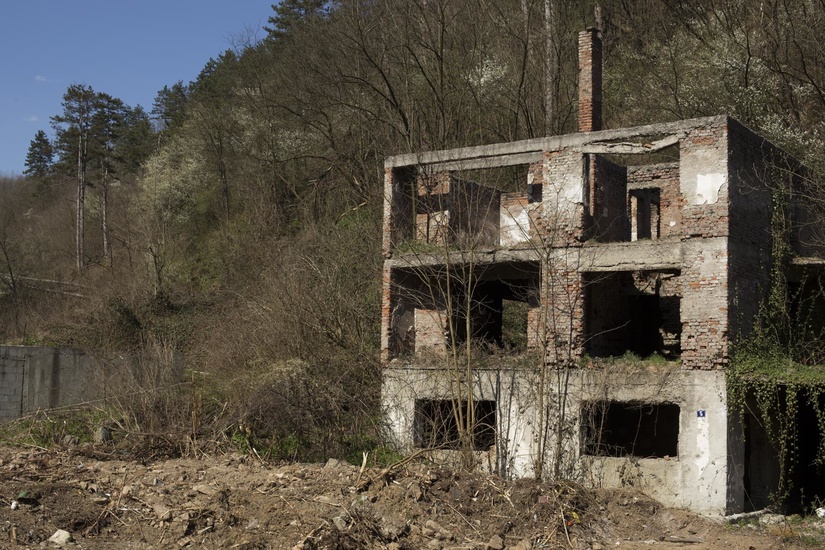 srebrenica-grenade-blast-home